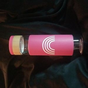 Water bottle. Silicon sleeve glass bottle sz. 19.6 fl oz